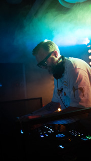 DJ Howling Wind spelar på kickoff i Skåne
